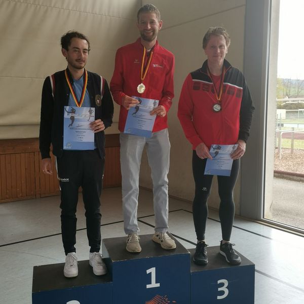 Die Sieger über 20 Kilometer (v.l.): Nathaniel Seiler (TV Bühlertal), Carl Dohmann (SCL Heel Baden-Baden) und Thorsten Fern (TuS Kelsterbach)